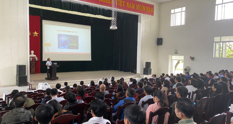THỪA THIÊN HUẾ: TUYÊN TRUYỀN, TẬP HUẤN CÔNG TÁC PHÒNG CHỐNG MA TÚY TRONG TRƯỜNG HỌC CHO GIÁO VIÊN
